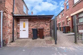 Cosy 2BD Flat Lincoln City Centre Sleeps 3 - Image 5