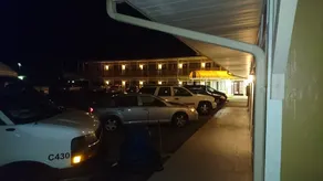 Burton Inn & Suites - Image 3