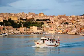 Picturesque Villa in Sciacca with Sea View and Garden - Image 3