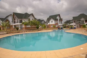 A Charming 3 bedroom House located just 2minute walk to the Beach. 🏡🏖️ - Image 3