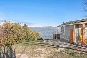 cozy lakeshore cottage - Image 3