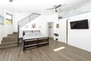 Modern Loft Rooftop Deck Venice Beach Studio Bedroom Apts by RedAwning - Image 2