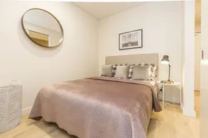 Air Conditioned One Bedroom with Pool Close To CBD - Image 2