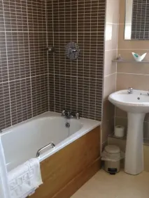 The Caledonia Hotel - Image 3