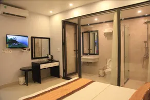 Sunshine Hotel - Image 4
