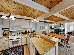 Mountaintop #D - 4 Br Condo - Image 2