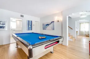 Astonishing Bayshore Villa with Pool - Image 2