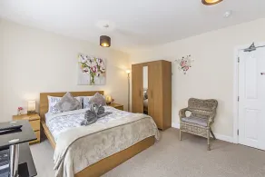 Greyhound Road Rooms - Image 5