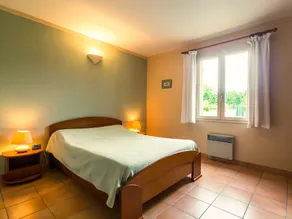 Cozy Holiday Home in Noves With Swimming Pool - Image 2