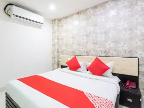 Hotel Cherry Wood by OYO Rooms - Image 2