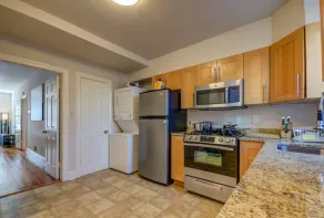 3BR Colonial House w/Parking by CozySuites - Image 2