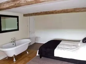 1 Cabin Knoll - Image 2