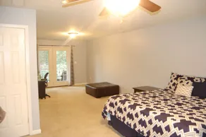 Annapolis home with many amenities - Image 4