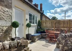 Lovely 4 bed House Sleeping 8 Near Ashbourne - Image 3