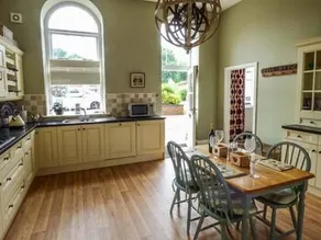 The School House - Image 5