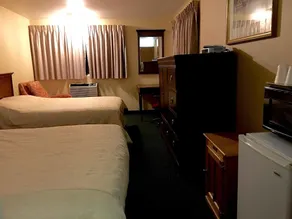 Midway Inn - Image 5
