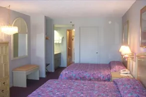 Crosby's Motor Inn - Image 3