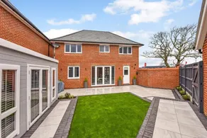 Barfoot Close - Image 2