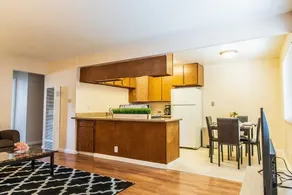 Beautifully Designed Concord Apartment - Image 2