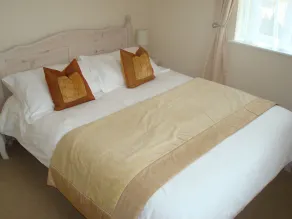 Riverside Apartment - Image 3