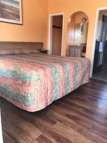 Raymoure Motel - Image 2
