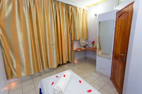 Champion Hotel - Image 4