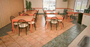 Superior Inn Hotel - Image 2