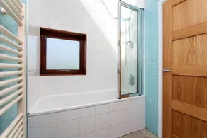 Hartfield Crescent - Image 4