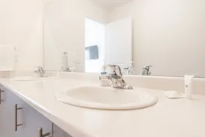 Gorgeous Brand New Spacious Town House - Image 2