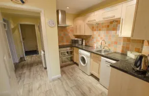 Clifton Court Apt 19 With Heated Pool - Image 4