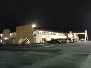 Hometown Inn & Suites - Image 4