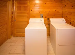 Lake Side Retreat - Image 4