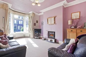 Tivoli Place Guesthouse - Image 4