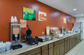 Quality Inn & Suites Skyways - Image 5