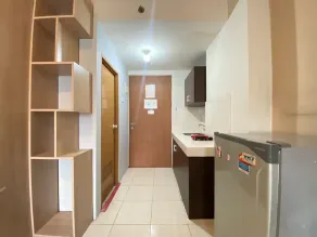 Affordable Studio Room Pool View Pinewood Jatinangor Apartment - Image 4