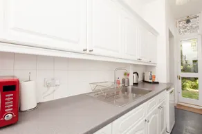 2 Bedroom Home In Great Location In Edinburgh - Image 2