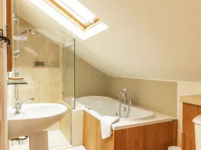 Luxury Refurbished Gamekeeper's Cottage, 15 Acres of Woodland by Hadrian's Wall - Image 2