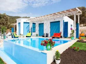 Zidanos Luxurious Sea Front Villa - Image 5