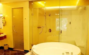 OYC Crown Prince Hotel - Image 2