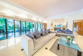 VIP Villas Pattaya Hollywood Jomtien Beach - Image 2