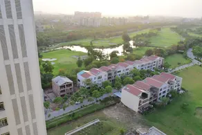 Vehomes Spacious Condo in Greater Noida - Image 4