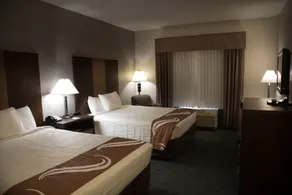 Crossroads Inn & Suites - Image 4