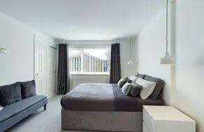 Inviting 2-bed House in Newcastle Upon Tyne - Image 5