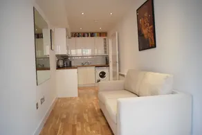 Kings Cross Modern Apartment - Image 5