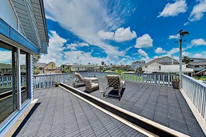 Bayfront Tiki Island W /boat Slip & Deck! 3 Bedroom Home - Image 2