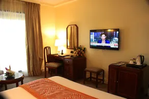Ledger Plaza Hotel - Image 2