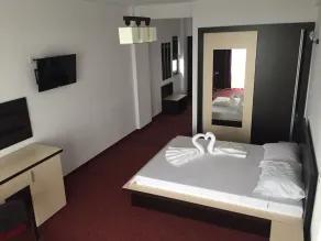 Hotel Sweet - Image 4