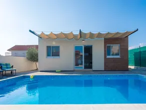 Cozy holiday home with private swimming pool, 12 km away from Nature Park Vrana - Image 4
