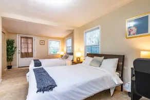 Cozy House 10 min to Monuments│10 min to DC by CozySuites - Image 5