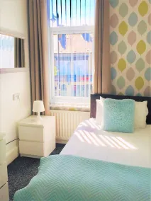 Seaways Guesthouse - Image 2